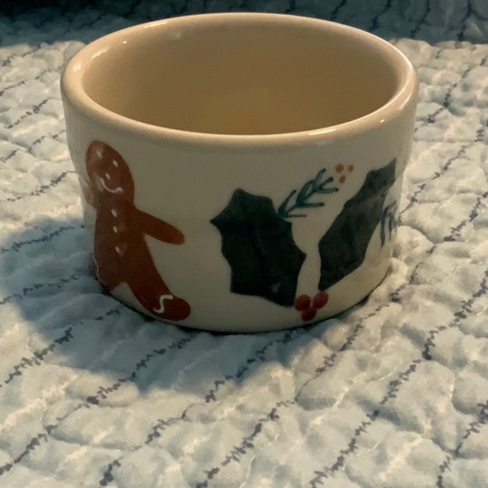 COPY - Hartstone Pottery USA Gingerbread Mannand Holly Ramekin - Picture 2 of 5